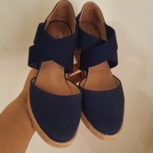 Navy blue 8.5 spadrilles wedges life stride